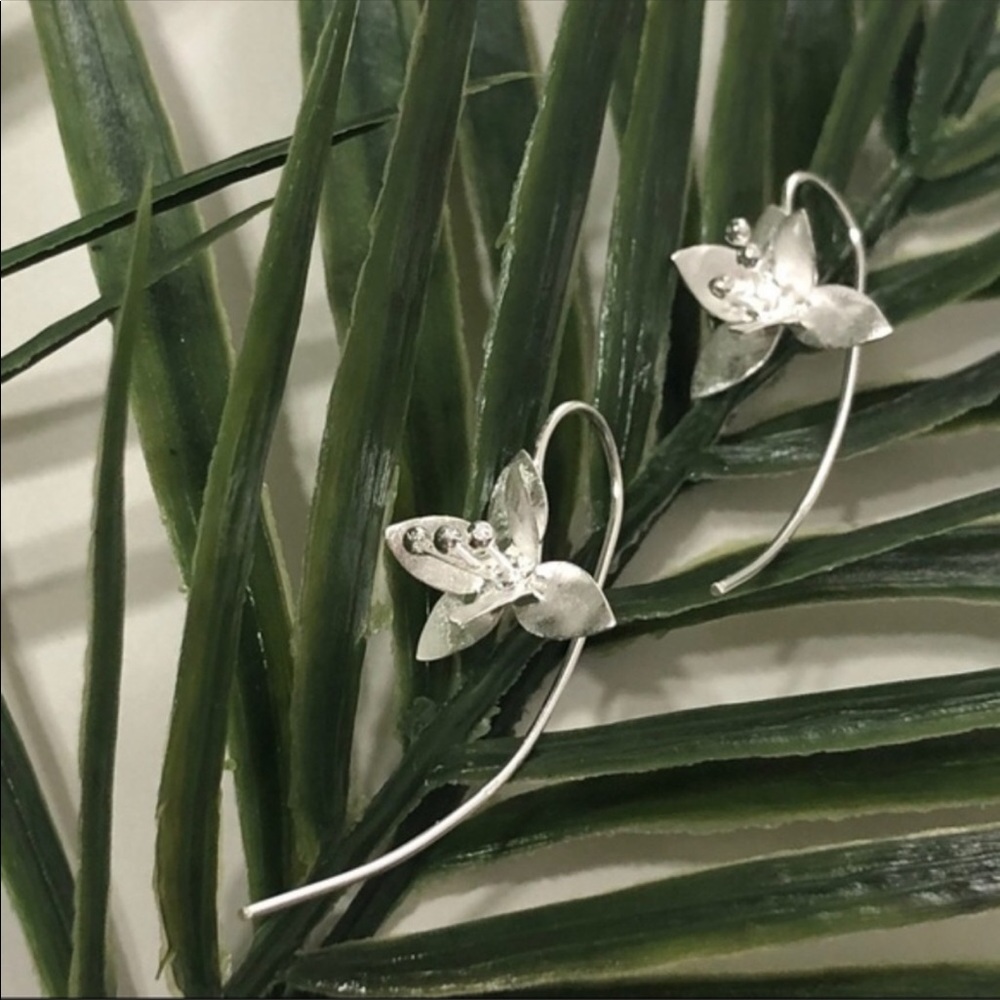 NWOT STERLING SILVER FLOWER EARRINGS